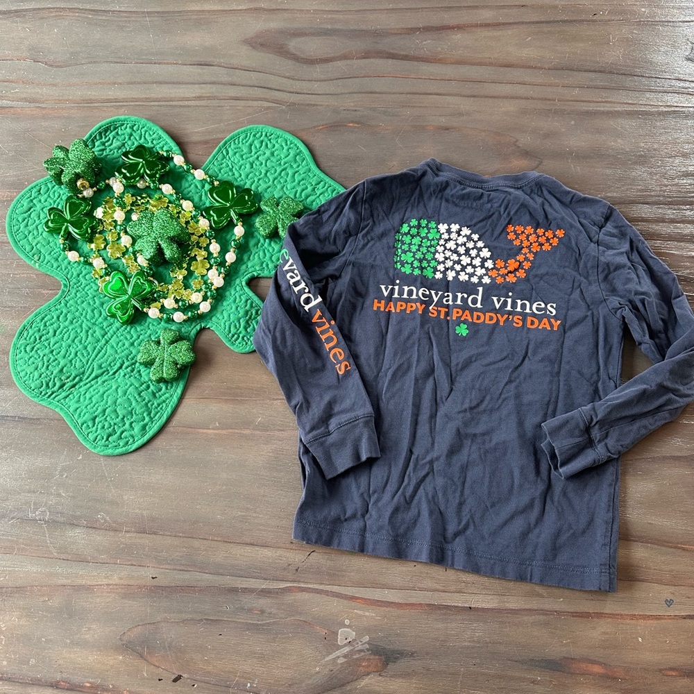 GUC 🍀Vineyard Vines 🍀 St. Paddy’s T-shirt